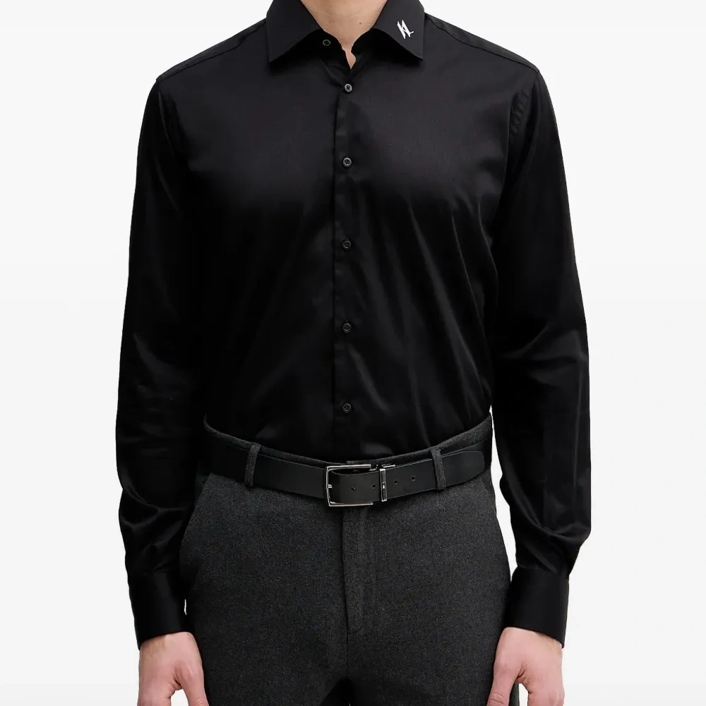 Рубашка с вышитым логотипом