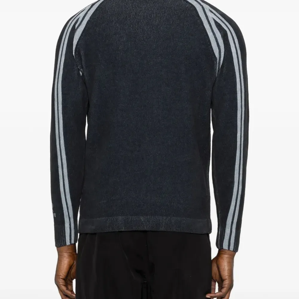 Джемпер с круглым вырезом и полосатой отделкой