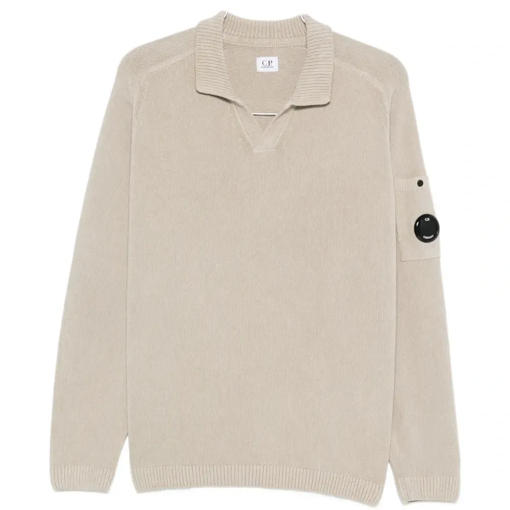 Свитер с V-образным вырезом и нашивкой с логотипом