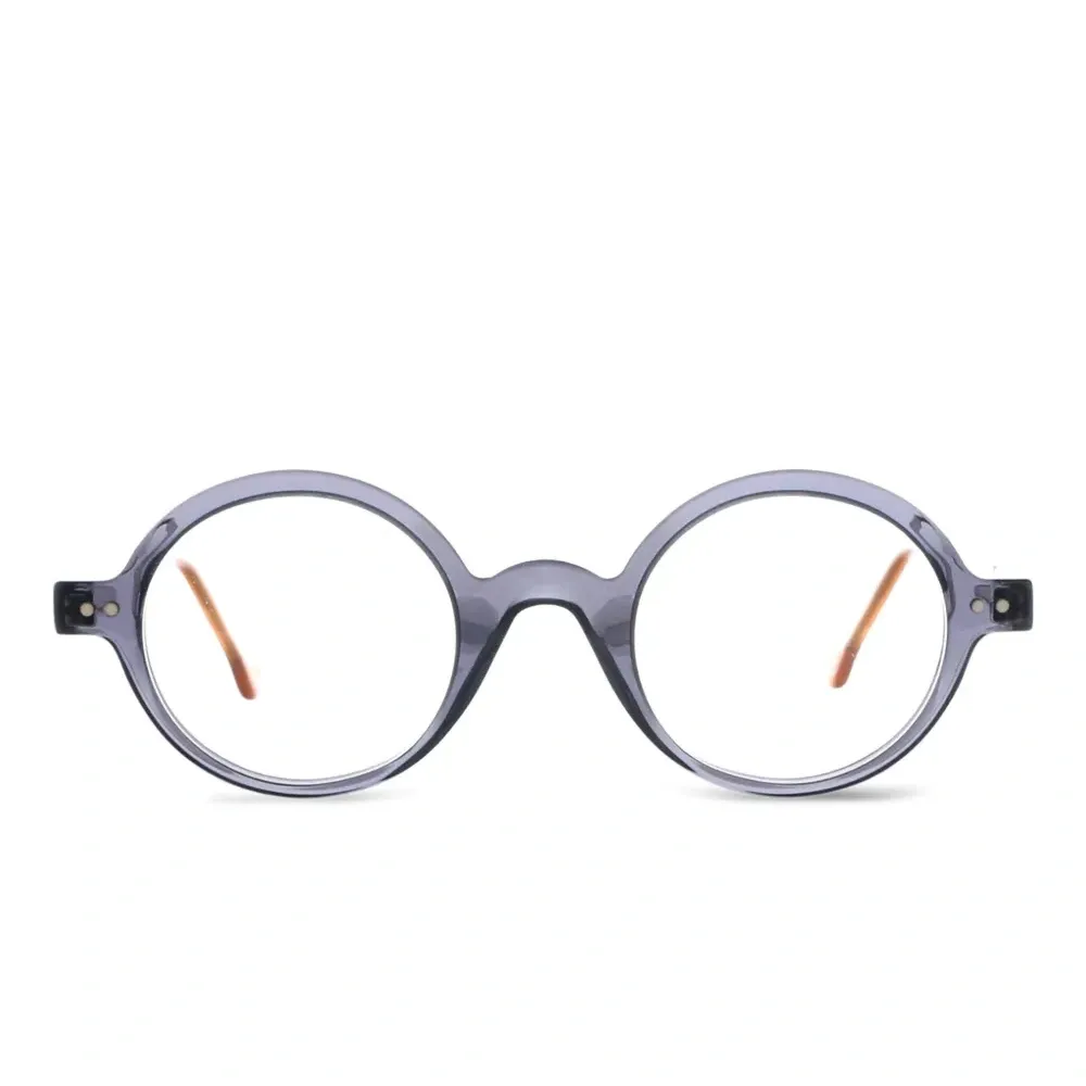 Очки в круглой оправе