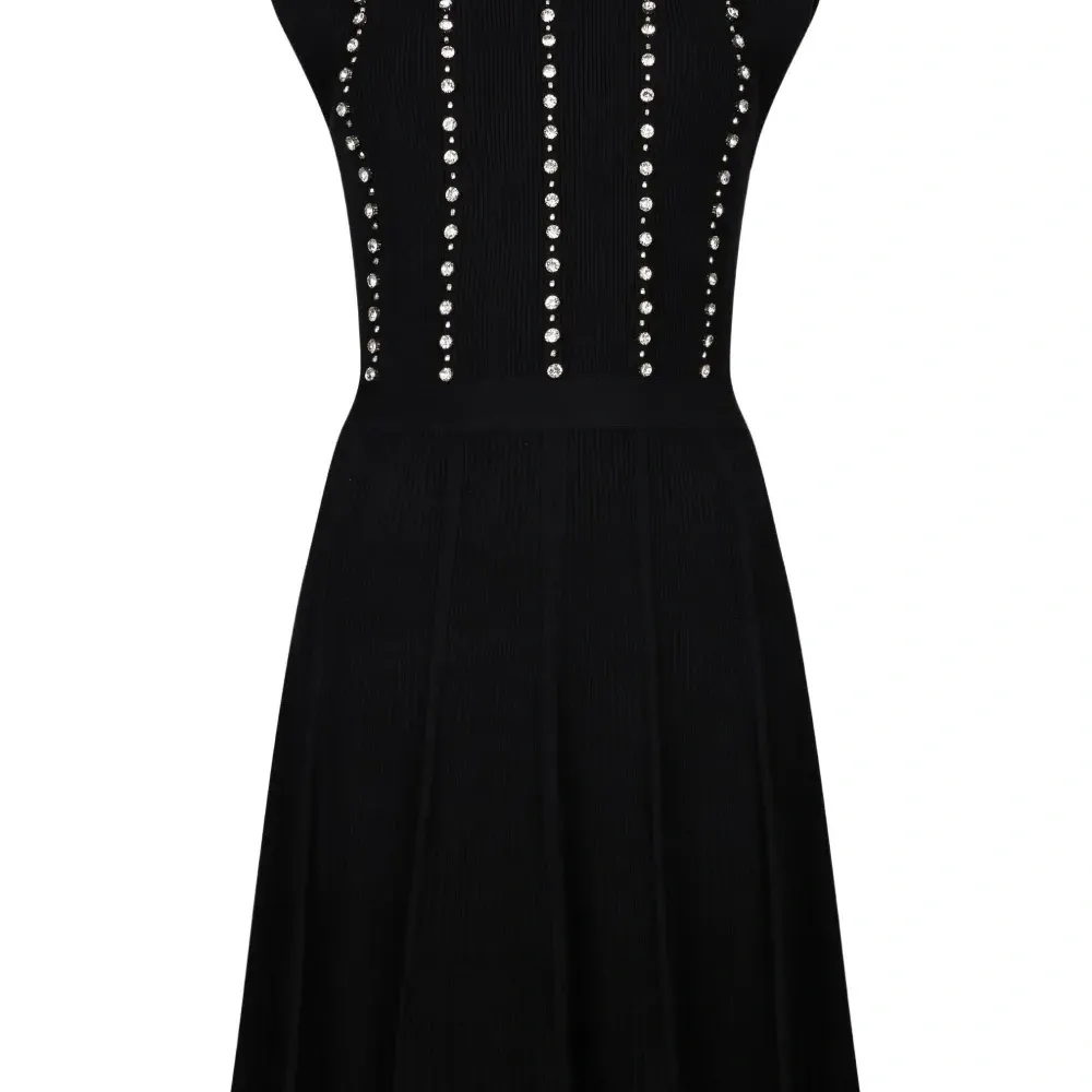 Трикотажное мини-платье с украшением