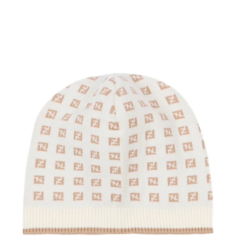 Шляпа с монограммным узором