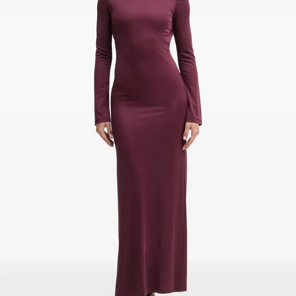 Макси-платье с длинными рукавами