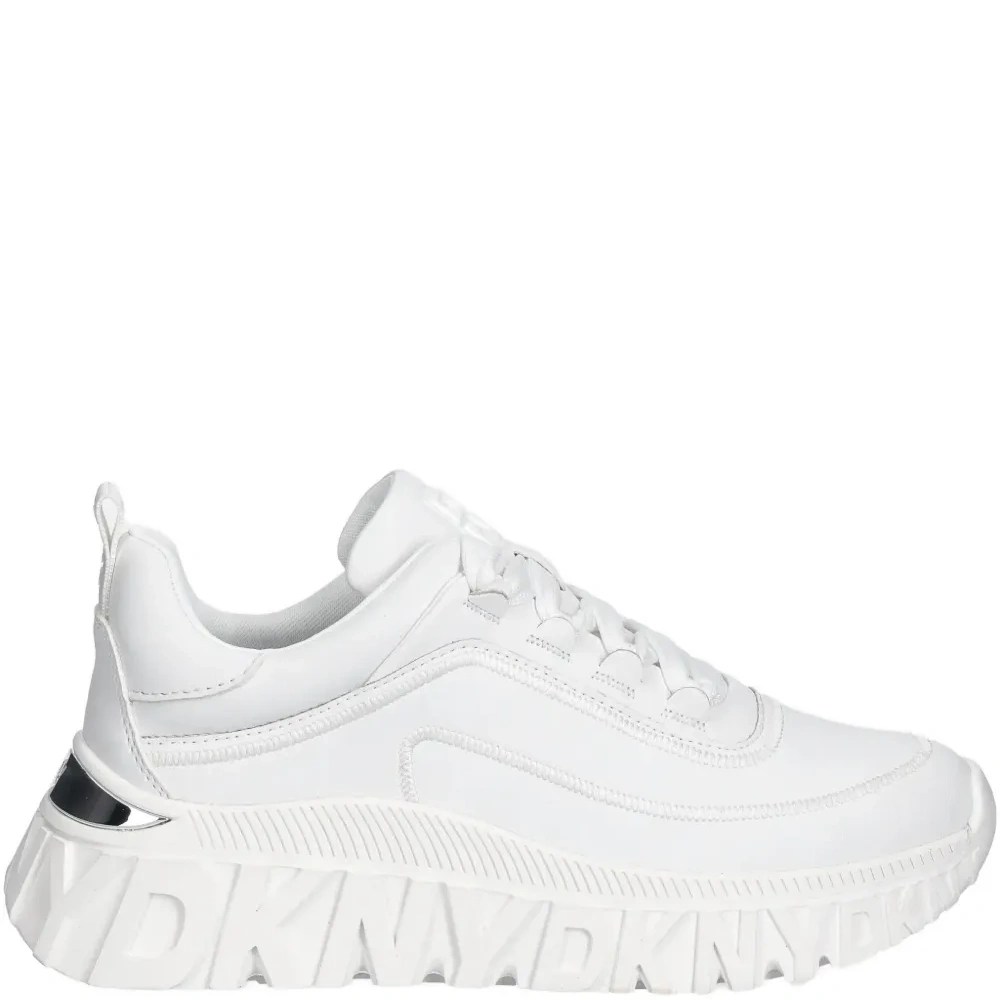 Кроссовки с тиснением логотипа