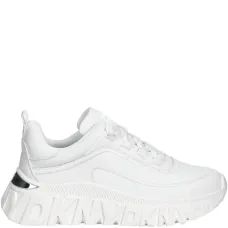 Кроссовки с тиснением логотипа