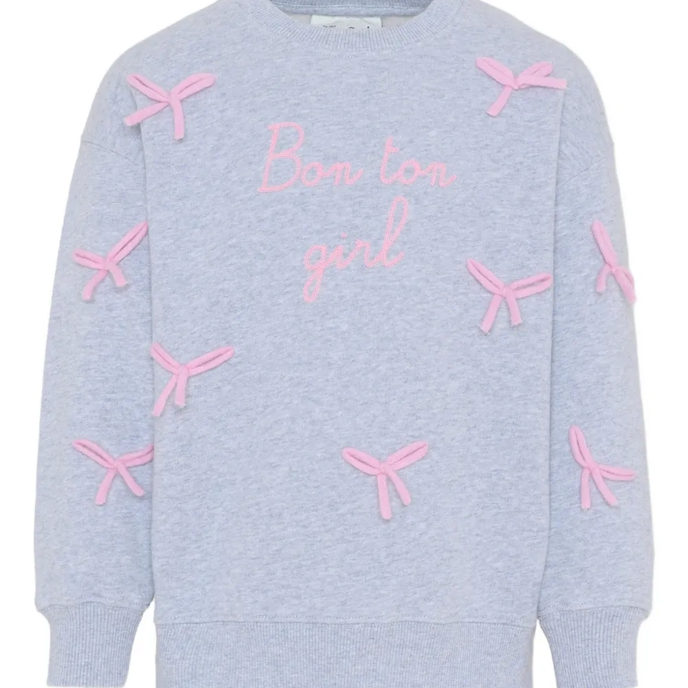 Свитшот с аппликацией из ленты и круглым вырезом