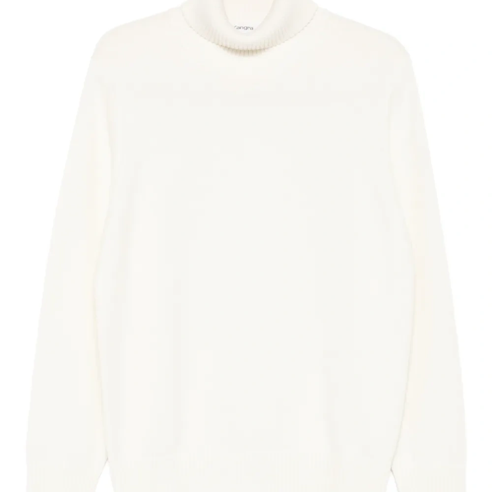 Свитер с высоким воротником