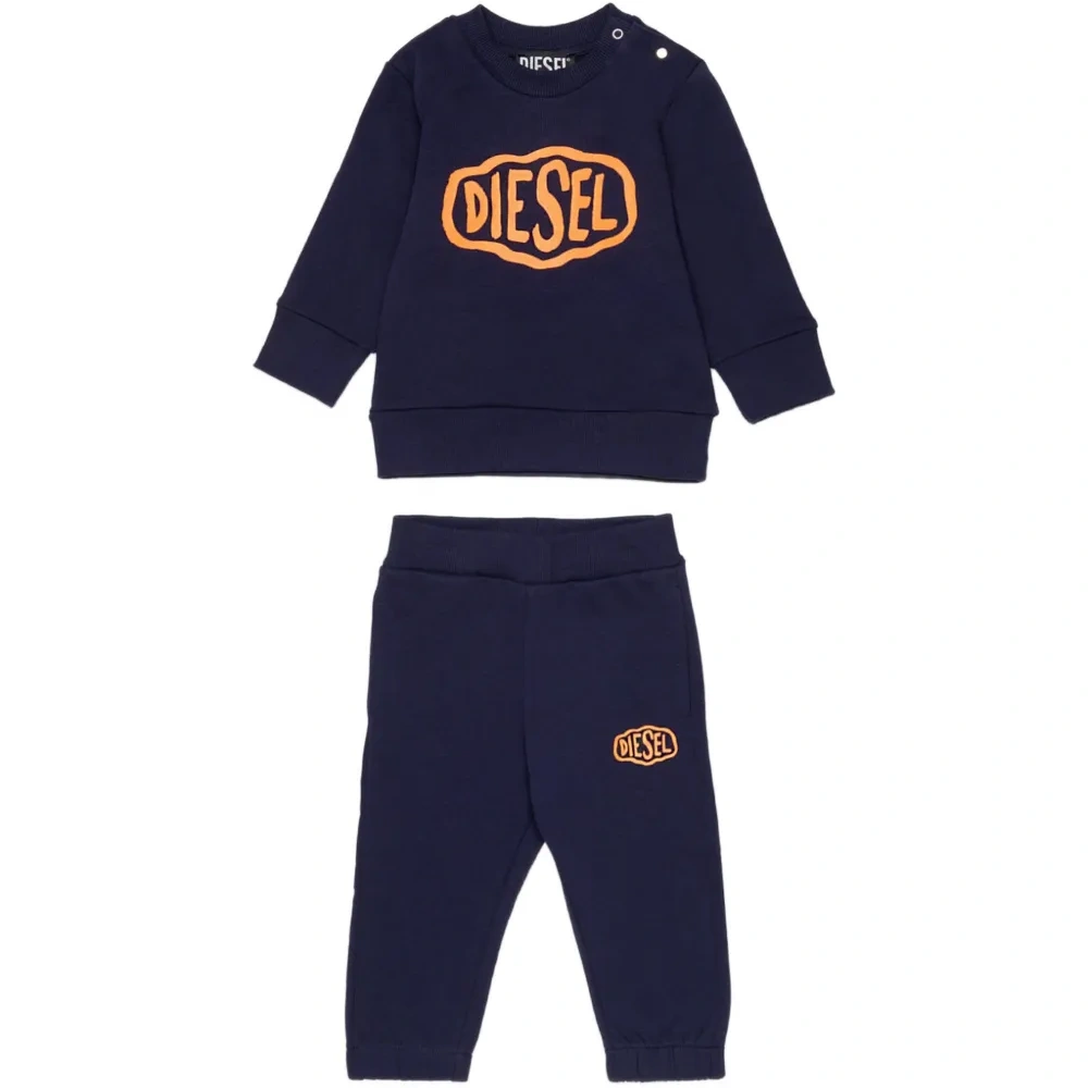 Спортивный костюм с логотипом