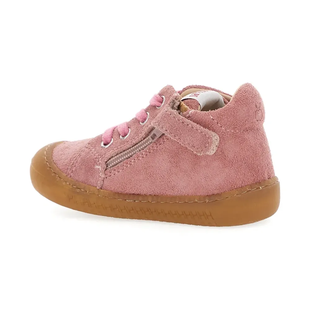 Замшевые кроссовки на низкой подошве Замшевые кроссовки на низкой подошве