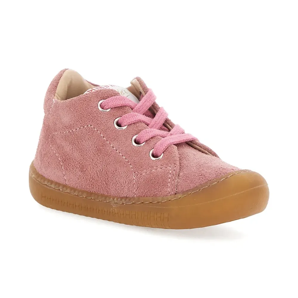 Замшевые кроссовки на низкой подошве Замшевые кроссовки на низкой подошве