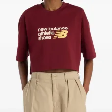 Укороченная футболка с логотипом на груди