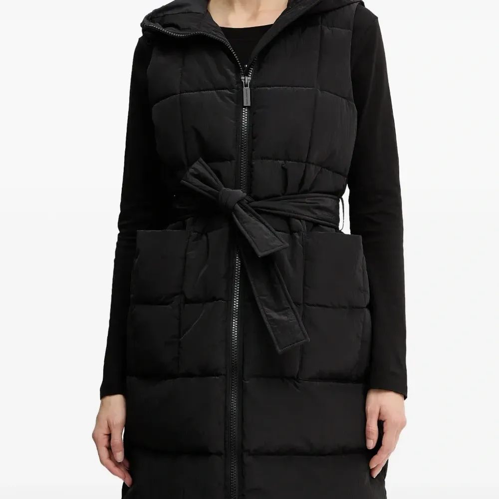 Жилет на одной пуговице