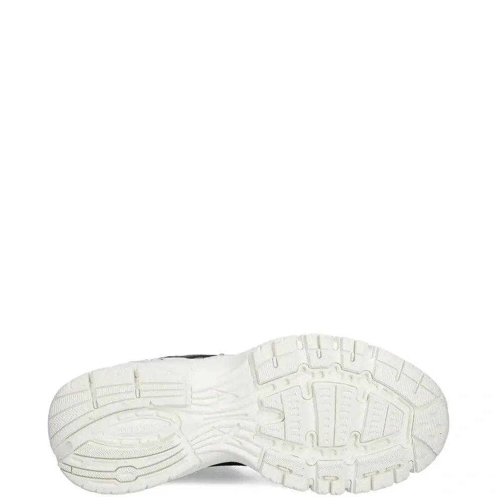 Кроссовки с нашивкой-логотипом