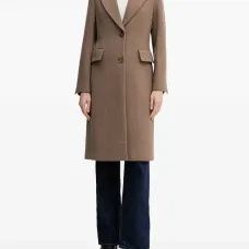 Однобортное пальто с застёжкой на пуговицы и накладными карманами с клапанами