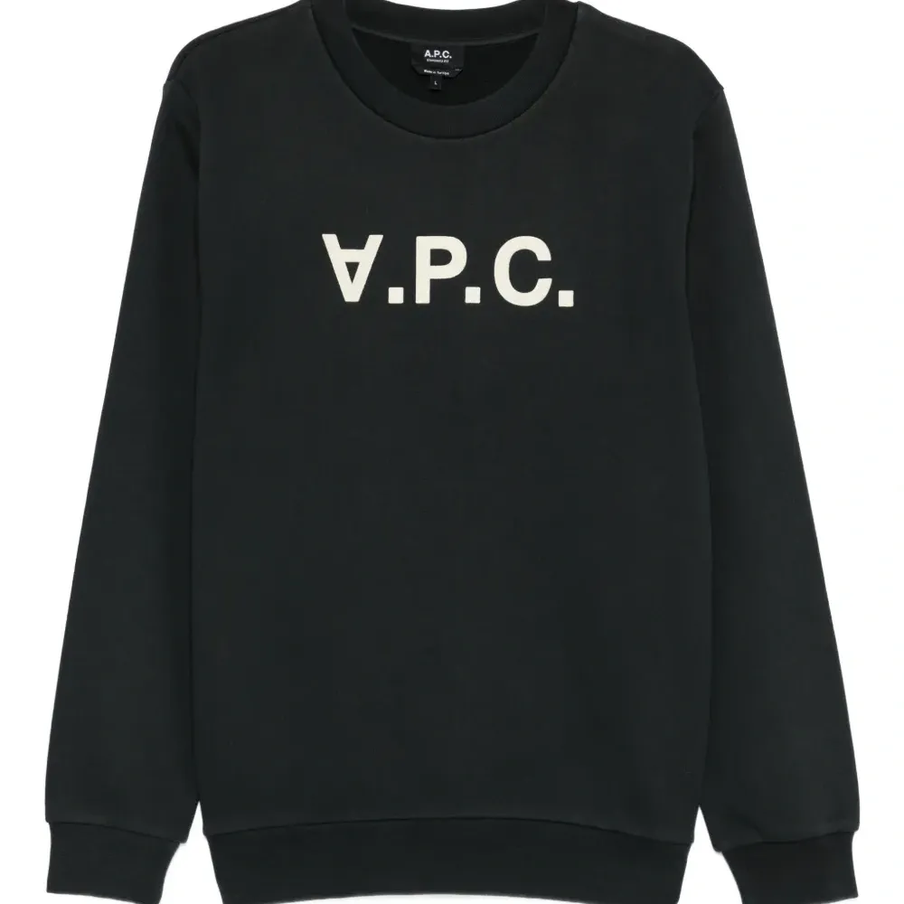 Свитшот с круглым вырезом