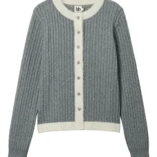 Кардиган на пуговицах с кабельной вязкой