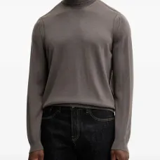 Свитер с воротником гольф