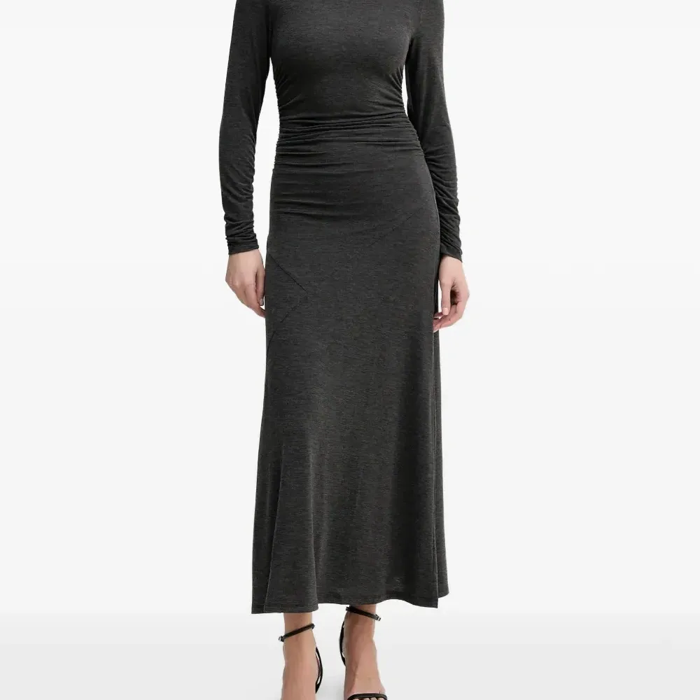 Миди-платье с драпировкой и воротником-стойкой