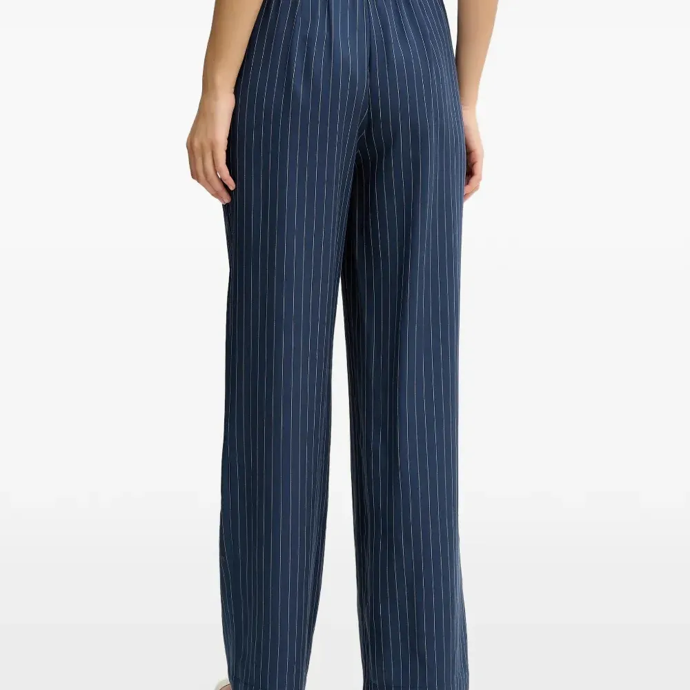 Брюки в полоску на пуговицах