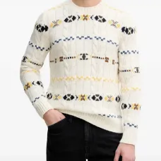 Свитер с косичной вязкой