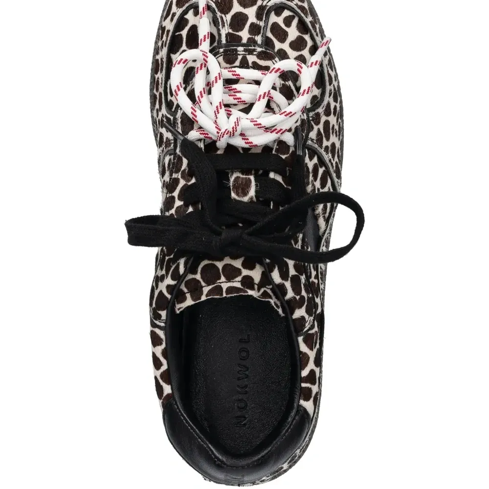 Кроссовки August на шнуровке