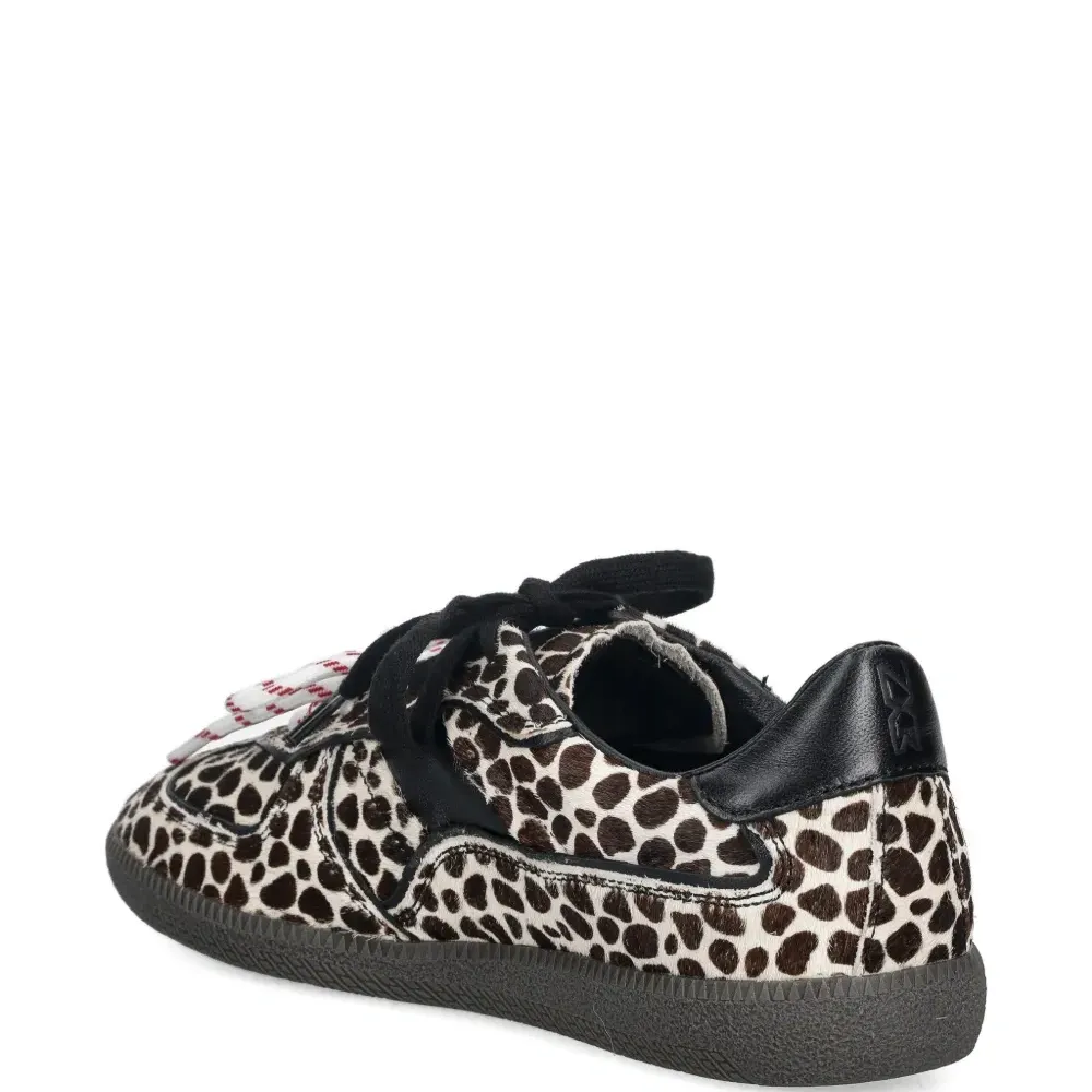 Кроссовки August на шнуровке