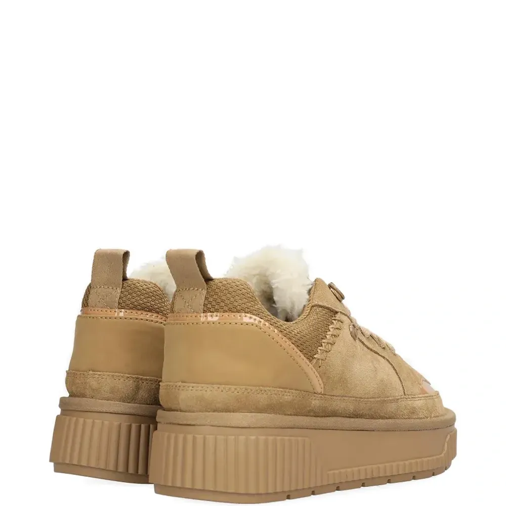 Пушистые кроссовки на платформе