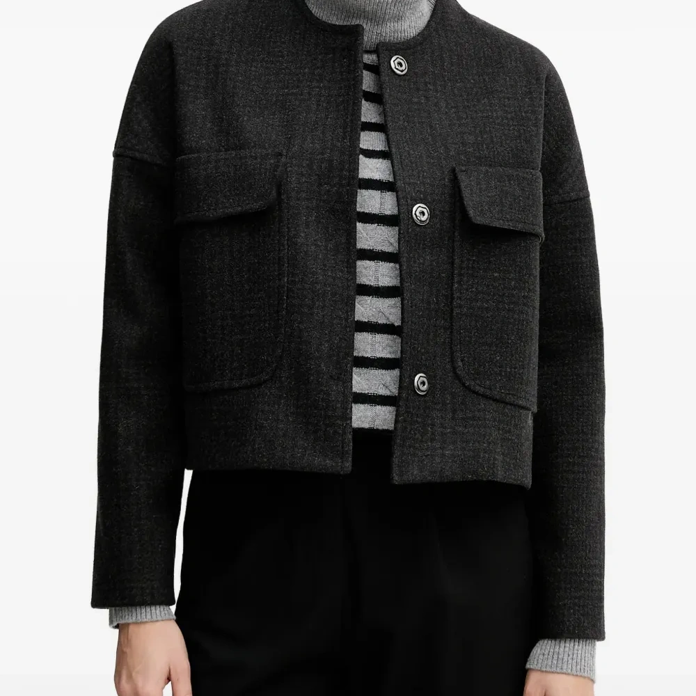 Куртка с карманами на пуговицах