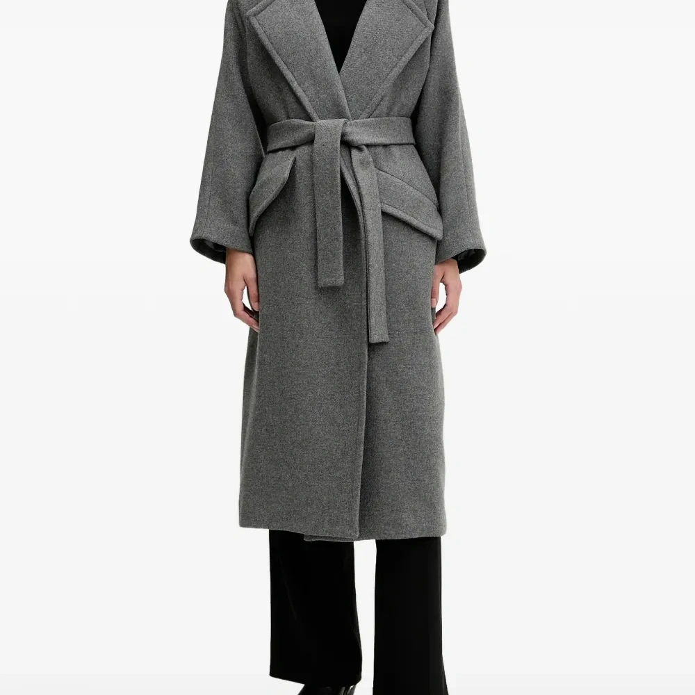 Пальто с поясом