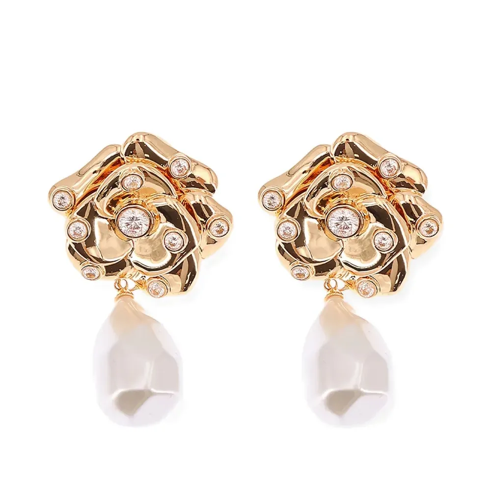 Серьги-подвески с жемчугом в форме цветка