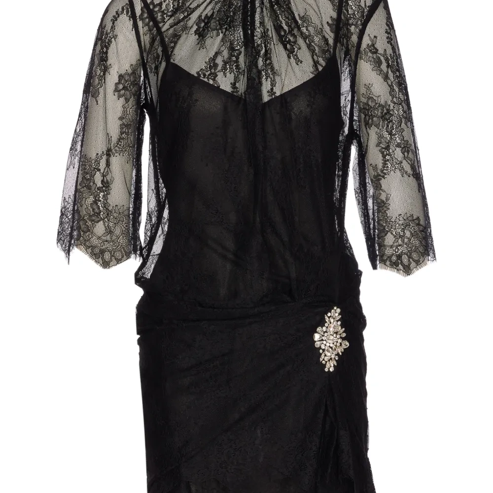 Мини-платье из кружева шантильи с кристаллами Мини-платье из кружева шантильи с кристаллами