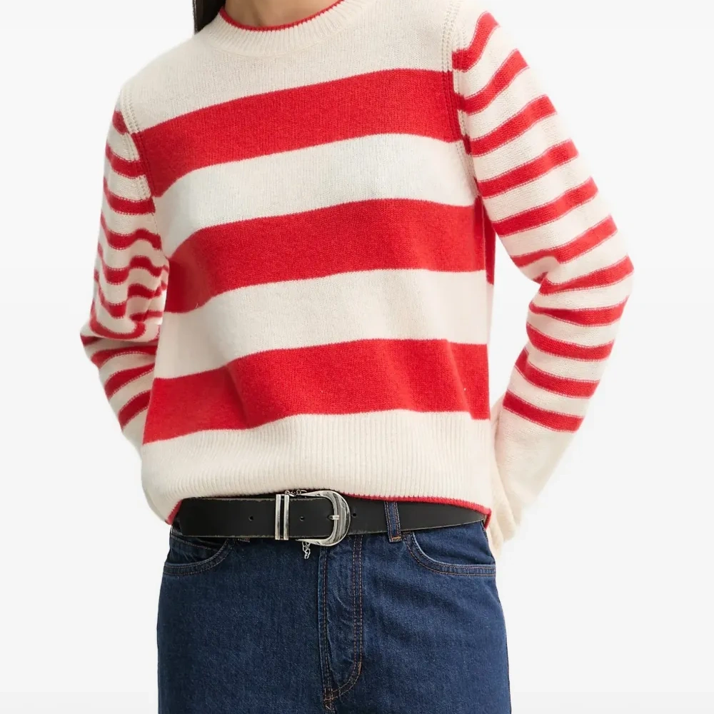 Свитер в полоску с круглым вырезом