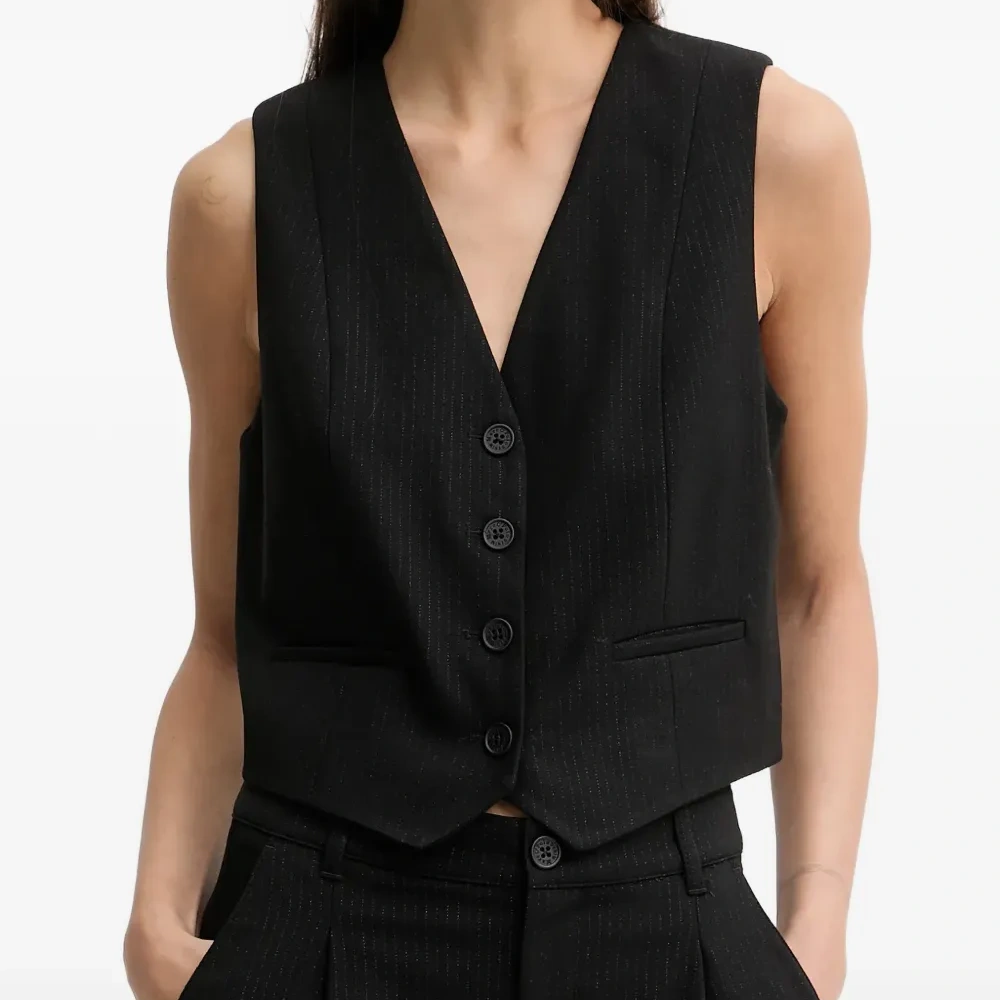 Полосатый топ с V-образным вырезом и пуговицами