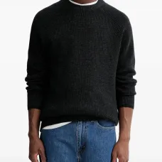 Свитер с круглым вырезом