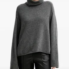 Свитер с воротником-стойкой