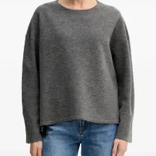 Свитер с круглым вырезом