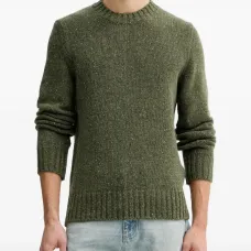 Свитер с круглым вырезом