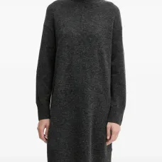 Вязаное миди-платье с длинными рукавами и высоким воротником