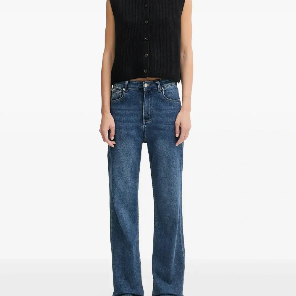 Безрукавка на пуговицах