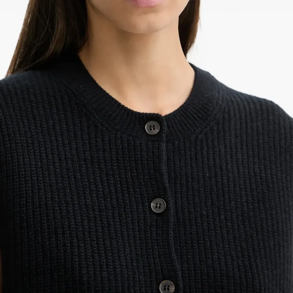 Безрукавка на пуговицах