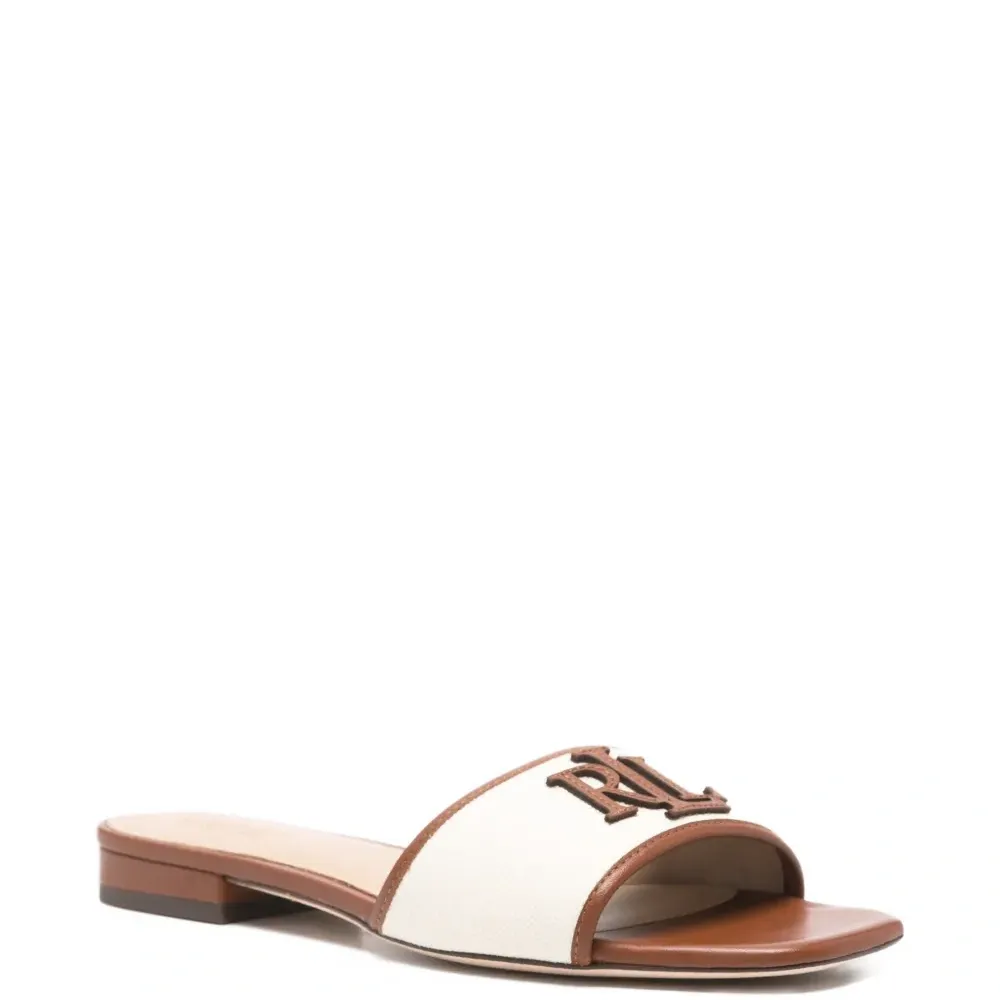 Сандалии с монограммой