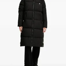 Черное пуховое пальто