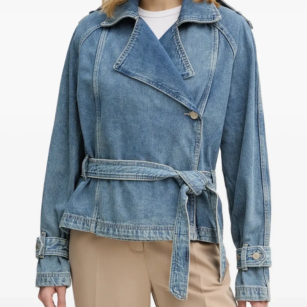 Джинсовая куртка с поясом