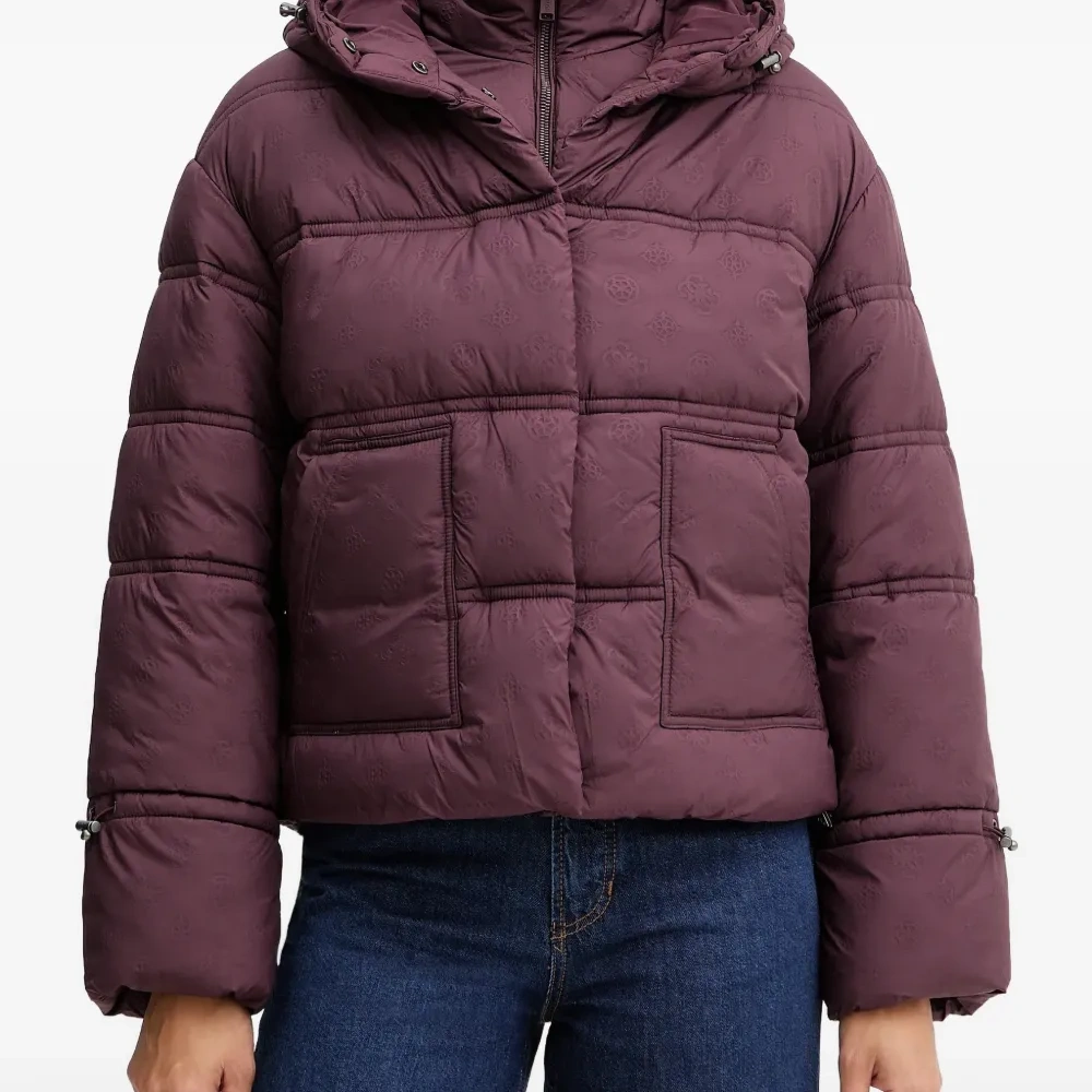 Дутый пуховик с капюшоном