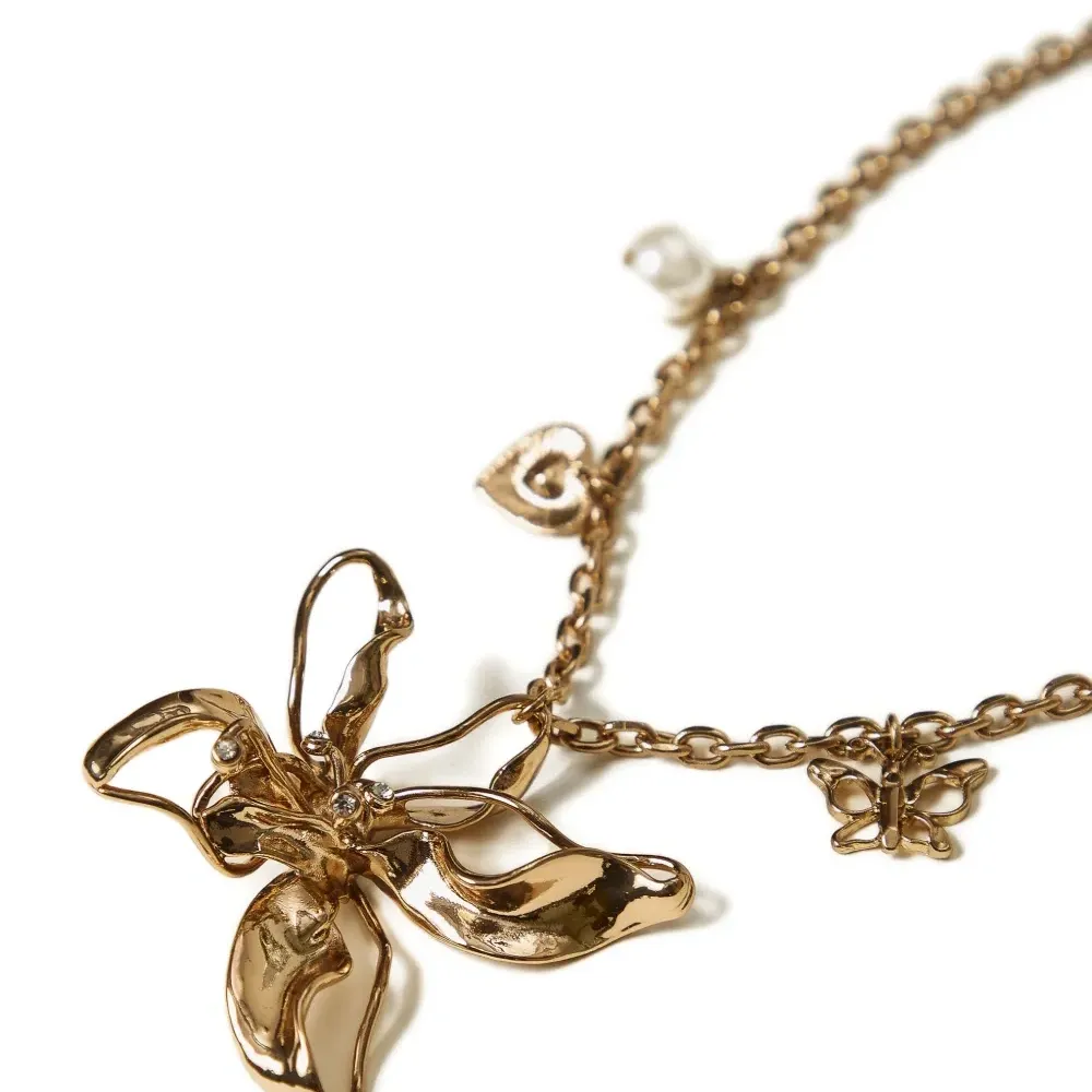 Ожерелье с подвеской в виде цветка