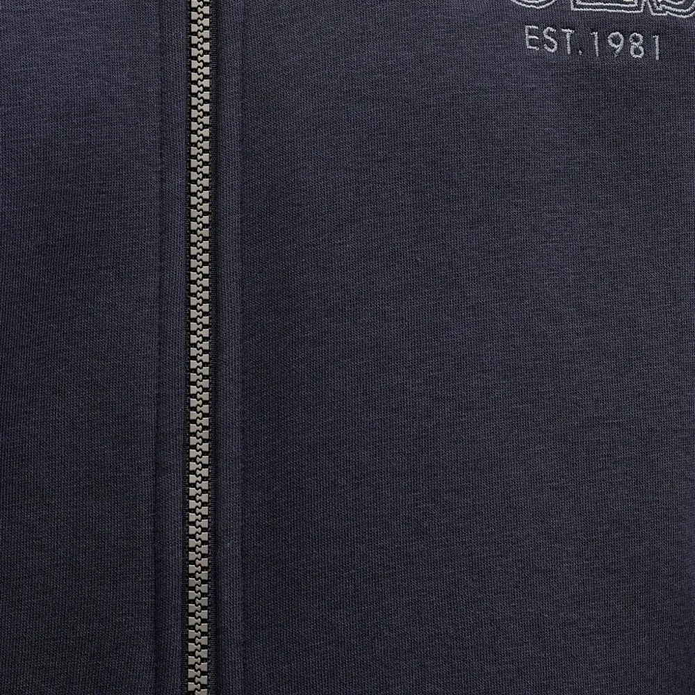 Толстовка с логотипом на молнии