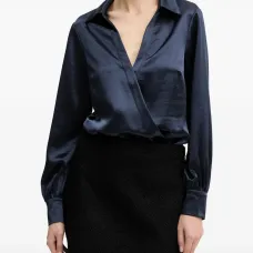 Топ с V-образным вырезом