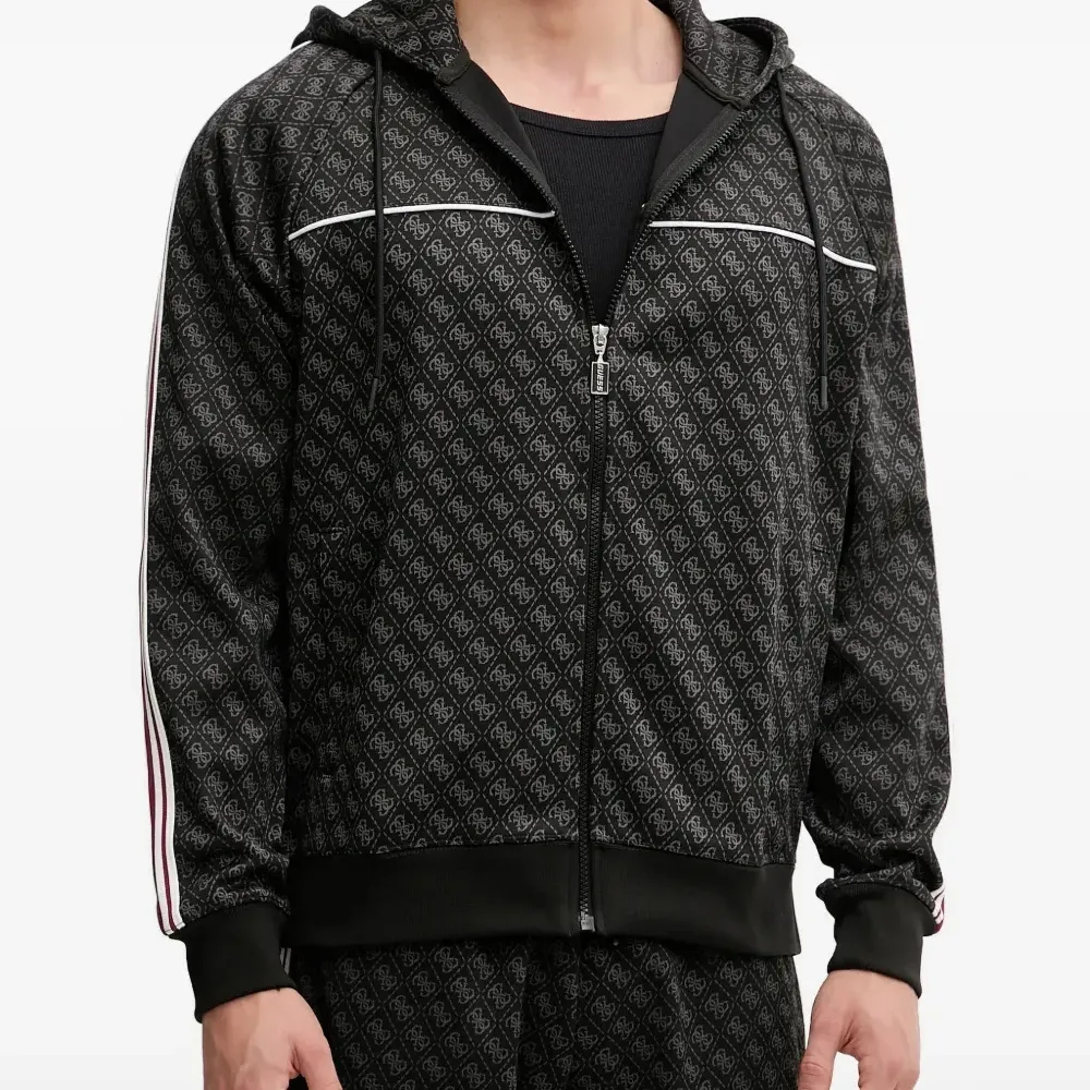 Толстовка с полосками и монограммным узором