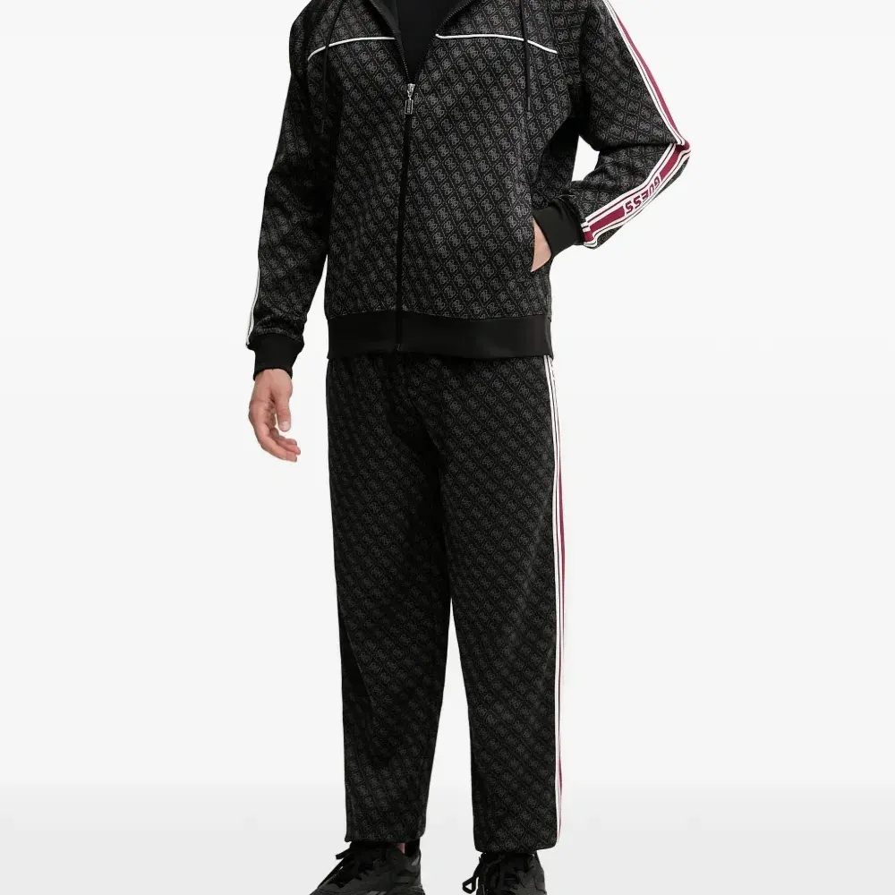 Толстовка с полосками и монограммным узором