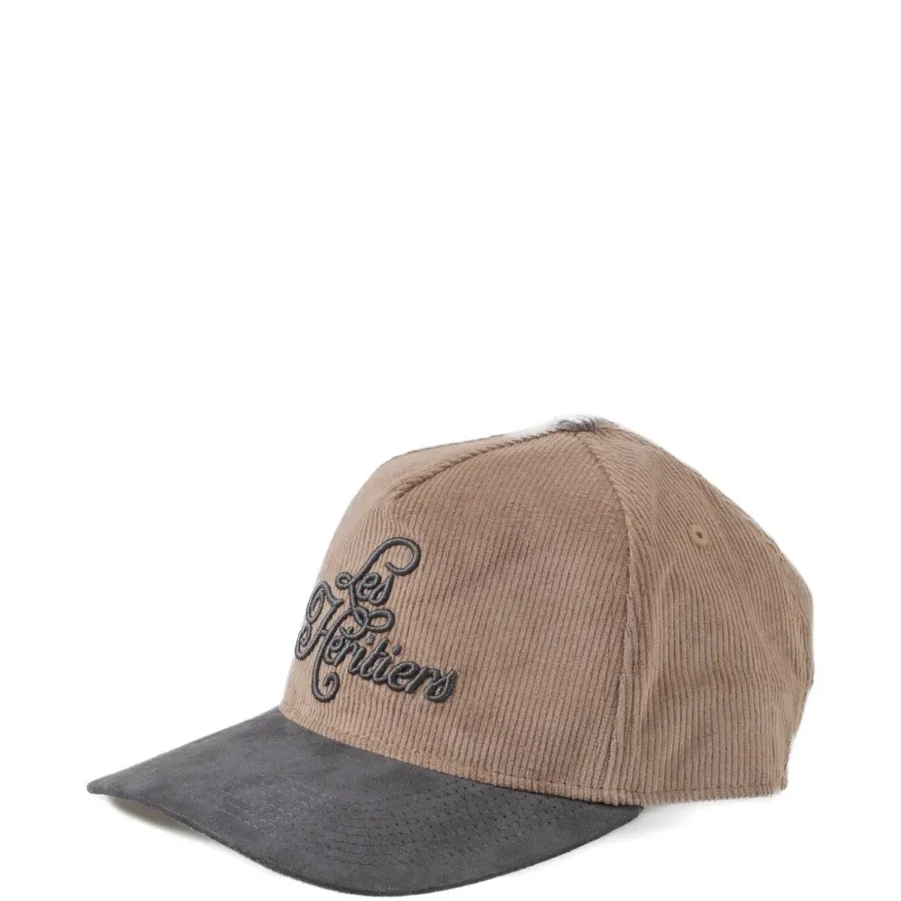 Кепка из вельвета с фирменным логотипом